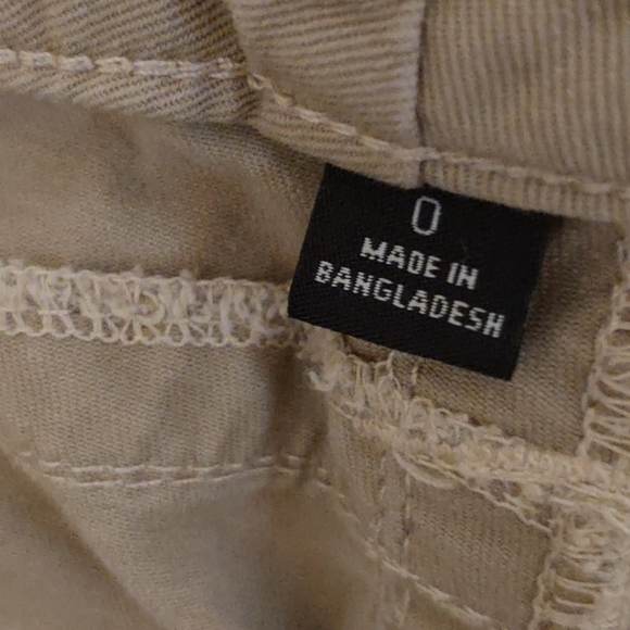 EUC Tommy Hilfiger khaki's - Picture 5 of 6